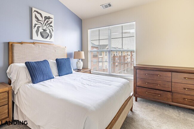 Building Photo - 400 Blake St