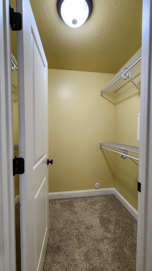Building Photo - Elegant Stephens Pointe Condominiums