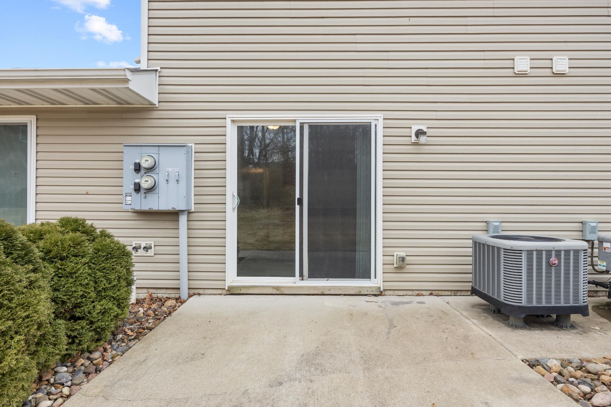 Building Photo - 825 Parker Blvd