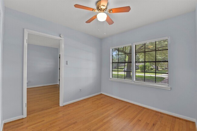 Building Photo - 950 Lamonte Ln