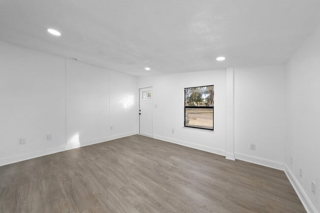Building Photo - Completely Renovated 4/2 Home on a Corner Lot in the SODO Area of Orlando