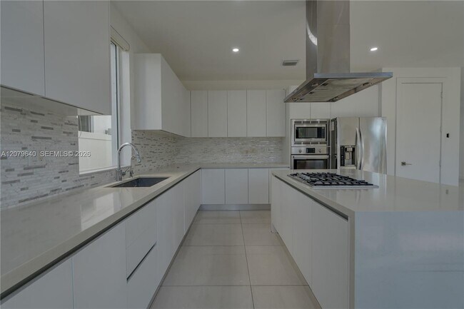 Building Photo - 9870 NW 74th Terrace