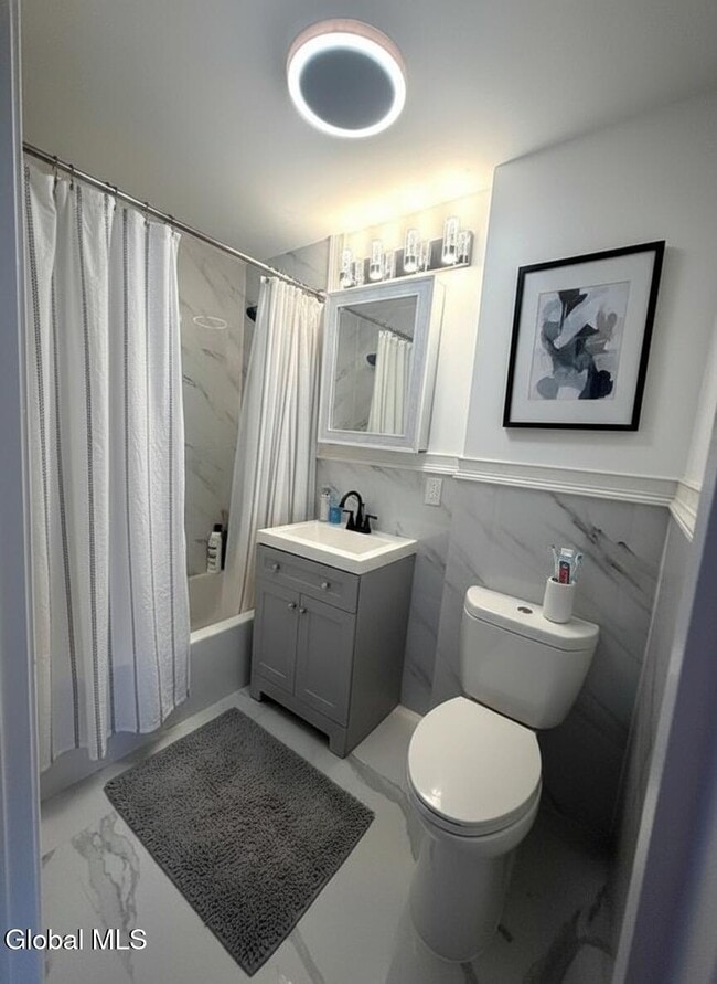 Building Photo - 5 Broadway