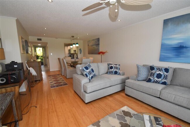 Building Photo - 1520 Pelican Point Dr