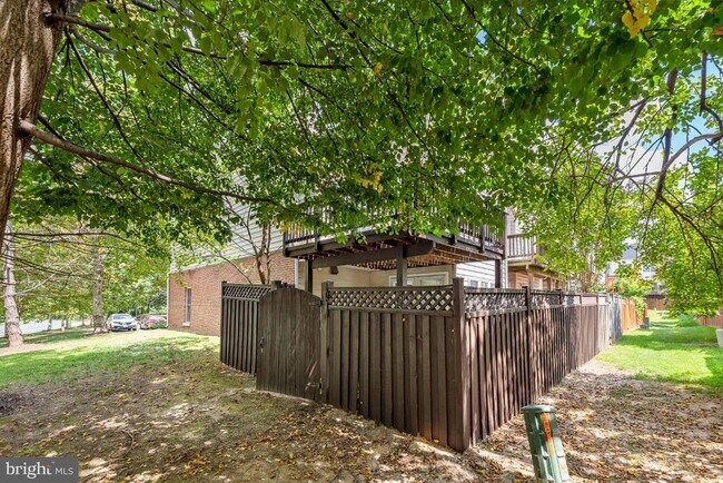 Building Photo - 4273 Upper Park Dr