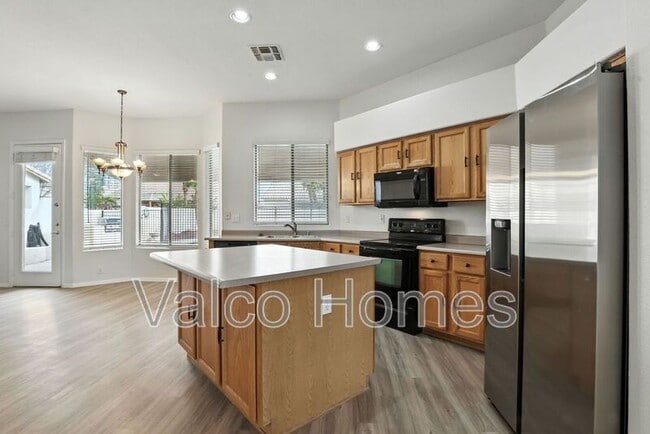 Building Photo - 8338 W Rose Ln