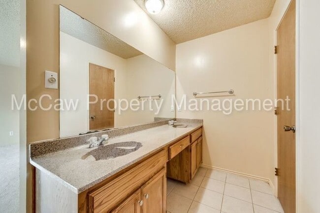 Building Photo - 2913 Green Ridge St