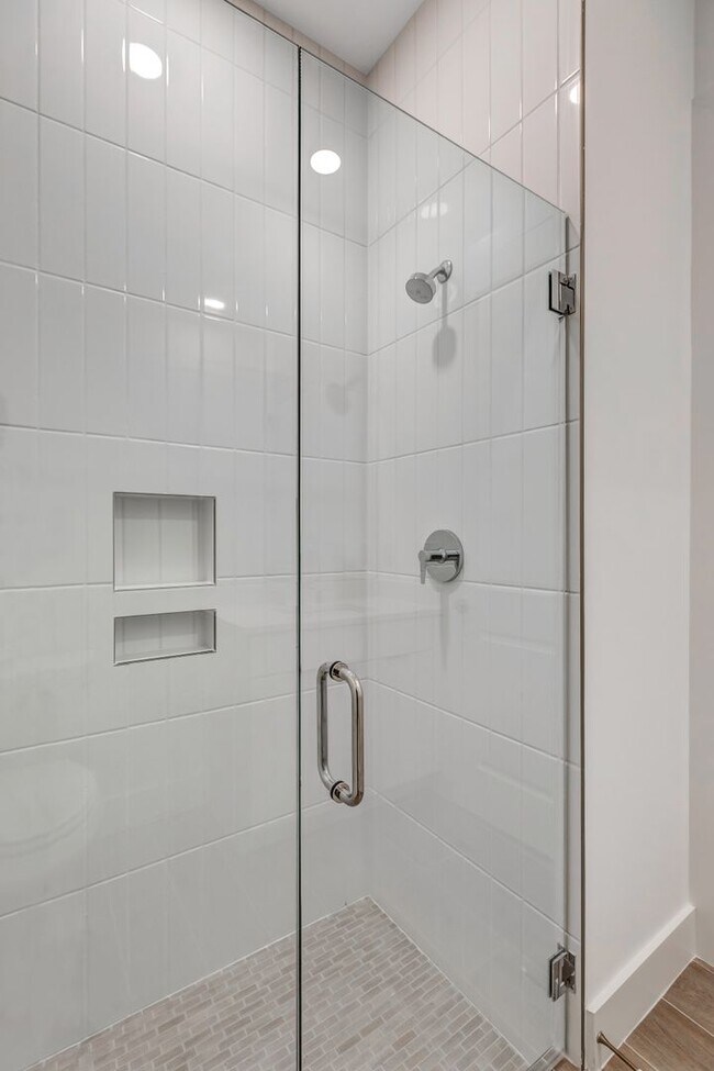 Building Photo - ** SEVEN SHORES ** 3+DEN / 2.5 BATH - BRAND NEW HOME! - LUXURY AMENTITES - PET OK - ANNUAL RENTAL