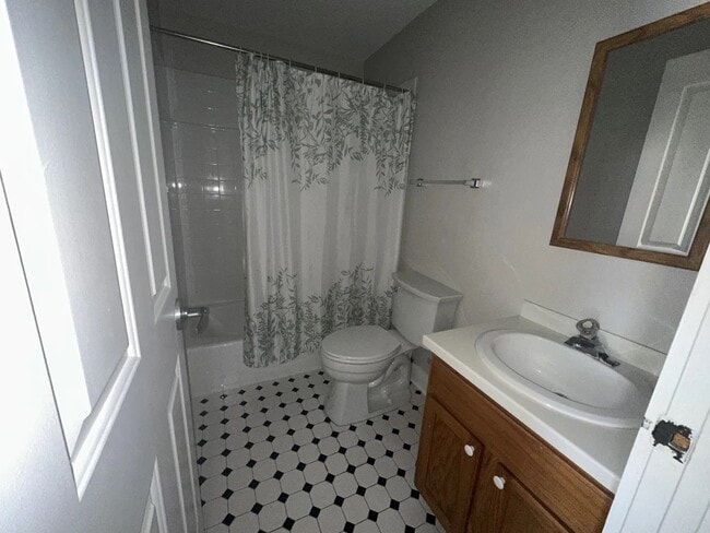 Building Photo - Apartments in Lockport