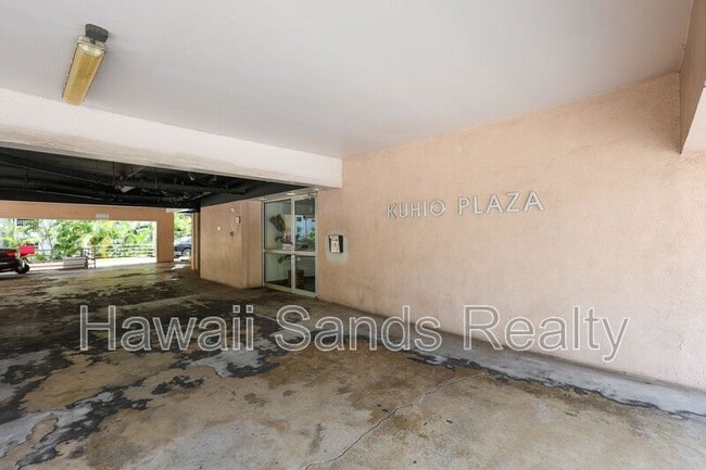 Building Photo - 2442 Kuhio Ave