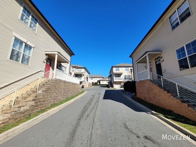 Building Photo - 6525 Quarterbridge Ln