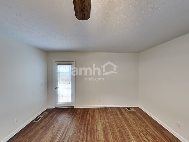 Building Photo - 204 Creekwood Drive