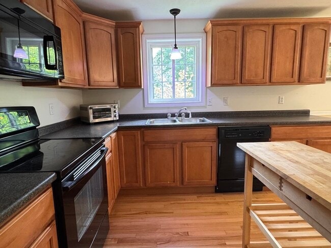 Building Photo - 26 Fowler St