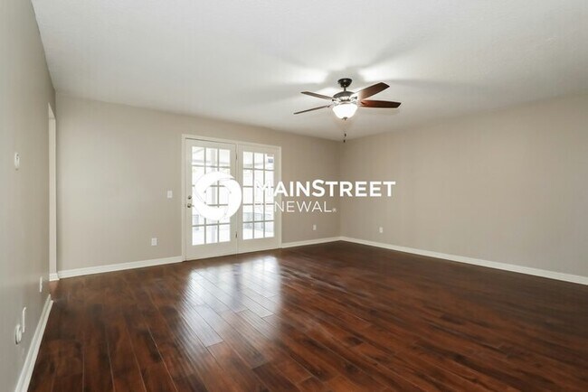 Building Photo - 3 Bedroom Pet-Friendly Home in Jacksonville, FL with Main Street Renewal