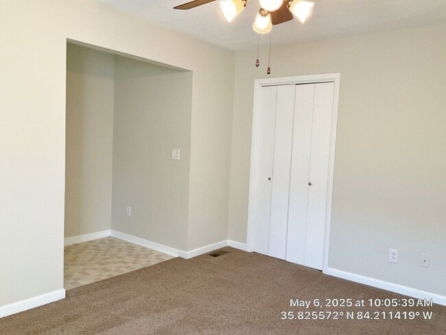 Building Photo - ** ~~ Beautiful 3 bedroom 2 bath house in ...