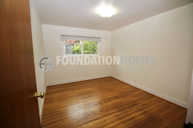Building Photo - Spacious Single-Level 4BD/2BA Home in Terra Linda - FOUNDATION