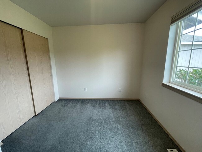 Building Photo - Now renting 3 bedroom House