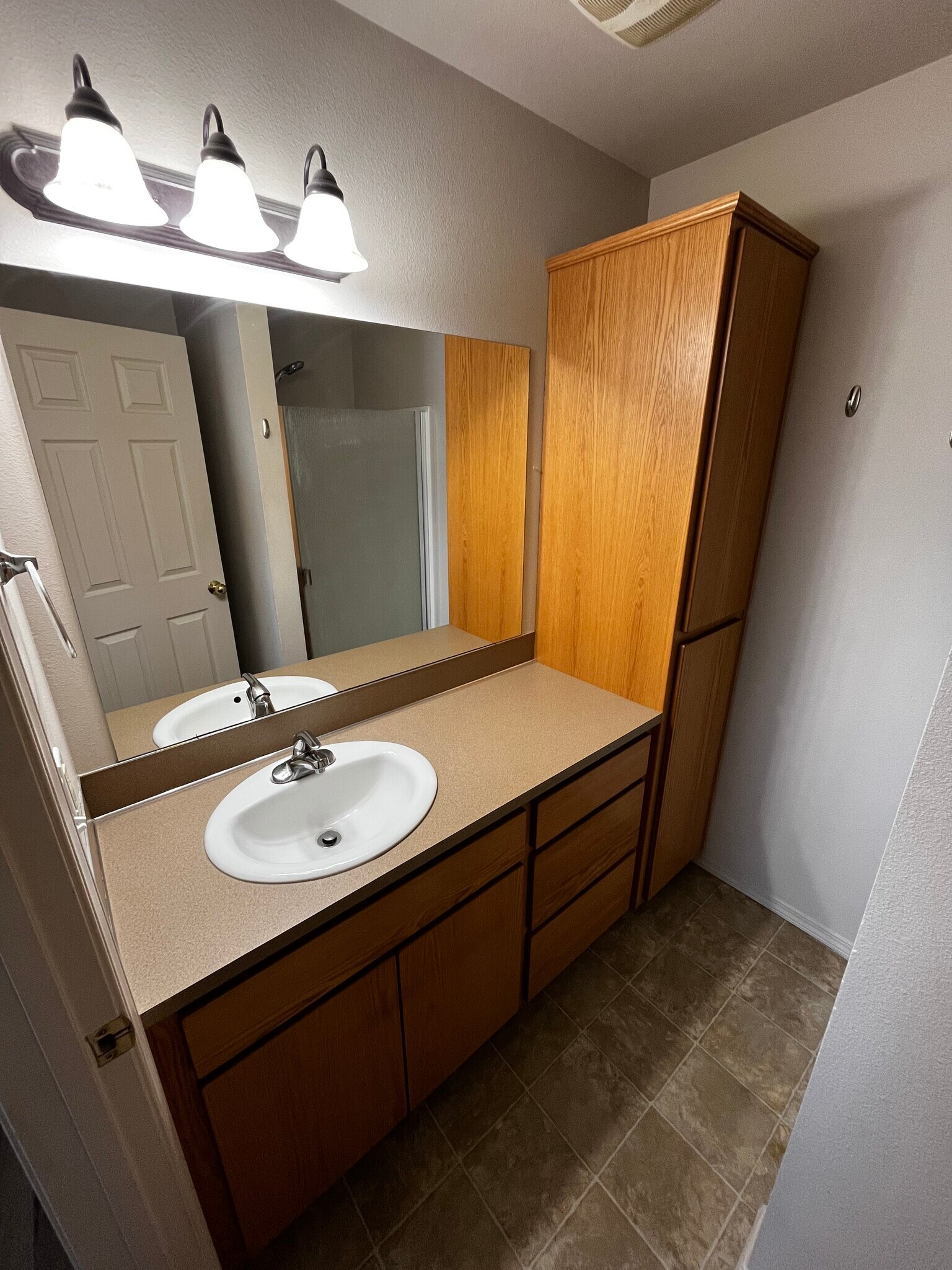 Building Photo - 2518 Valley View Ct