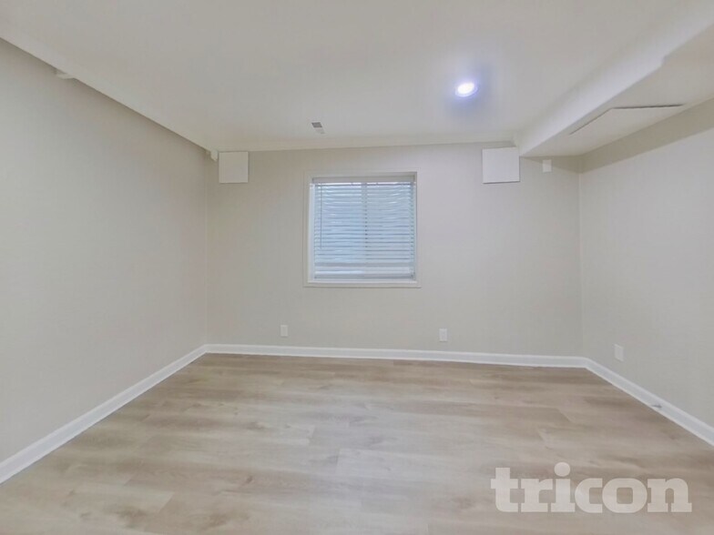 Building Photo - 12984 Fishers Island Rd