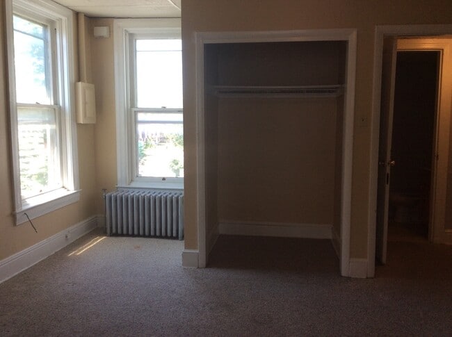 Building Photo - 2 Bedroom Apartment-York City SD