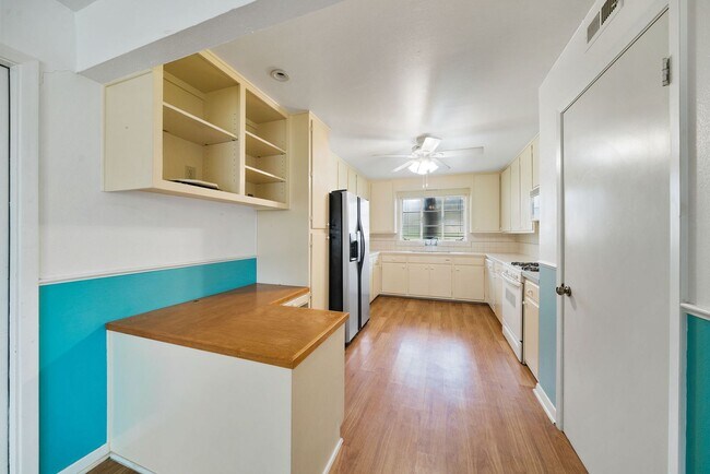 Building Photo - 2BED, 2BATH HOLLYWOOD PARK