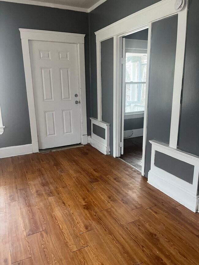 Building Photo - 2989 E 61st St