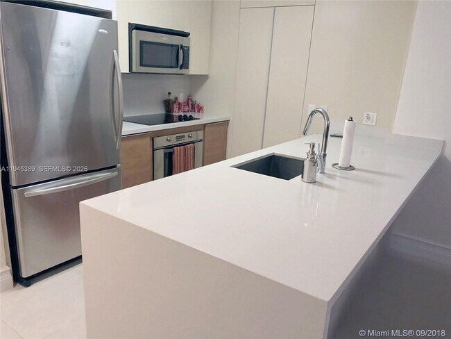 Building Photo - 300 S Biscayne Blvd