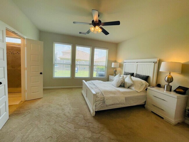 Building Photo - 7927 Tindarey Maple Trace