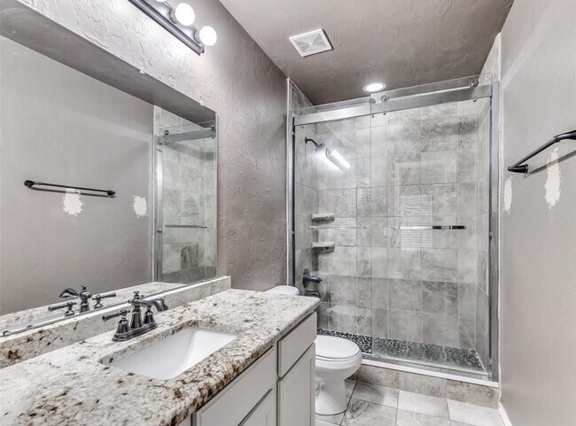 Building Photo - Charming 3 Bedroom Home in Yukon with Modern Updates