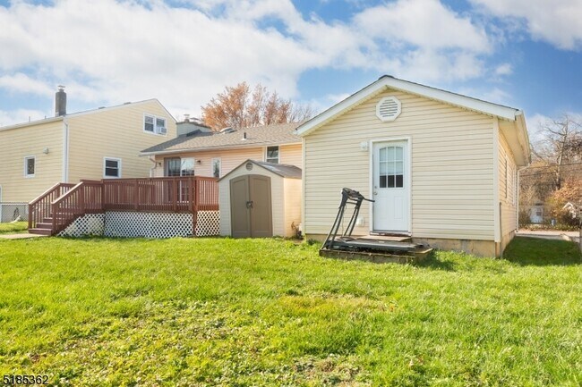 Building Photo - 26 Manito Ave