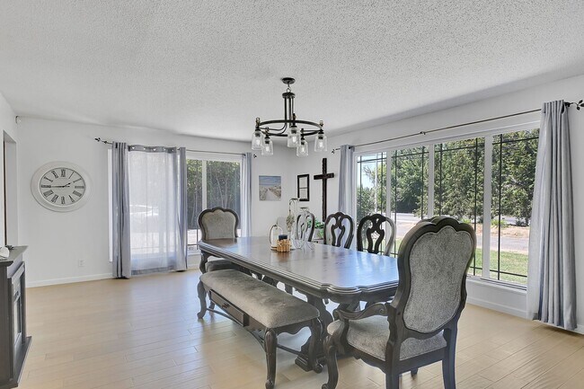 Building Photo - Modern Country Retreat on Half Acre in Gridley 3+ Bedrooms