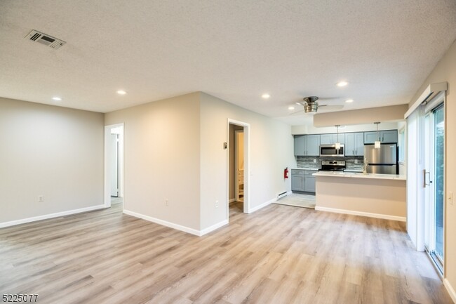 Building Photo - 450 Closter Rd