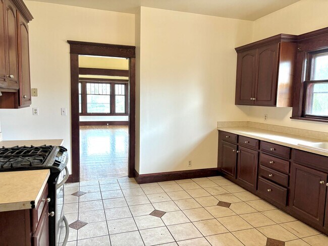 Building Photo - Historic and Spacious Humboldt Neighborhood Home w/ Covered Front/Back Patio and Huge Basement