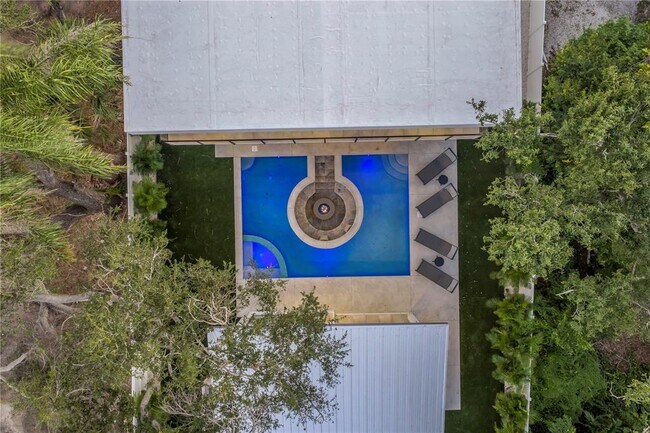 Building Photo - 2065 Goldenrod St