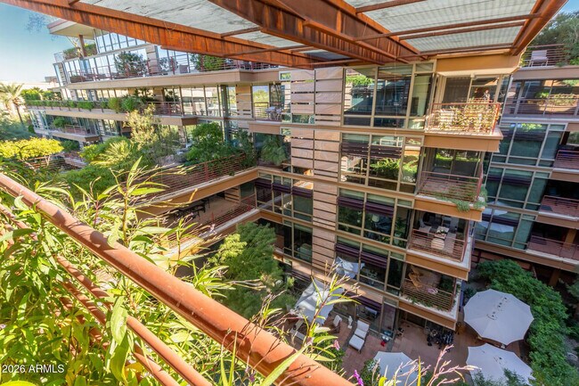 Building Photo - 7117 E Rancho Vista Dr