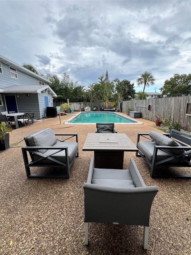 Building Photo - 1410 NE 56th Ct