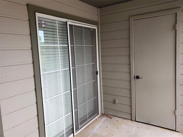 Building Photo - 18333 Roehampton Dr