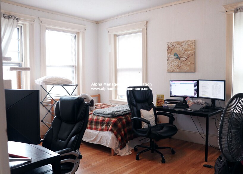 Building Photo - 73 Longwood Ave