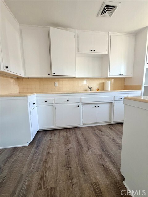 Building Photo - 2075 W Rialto Ave