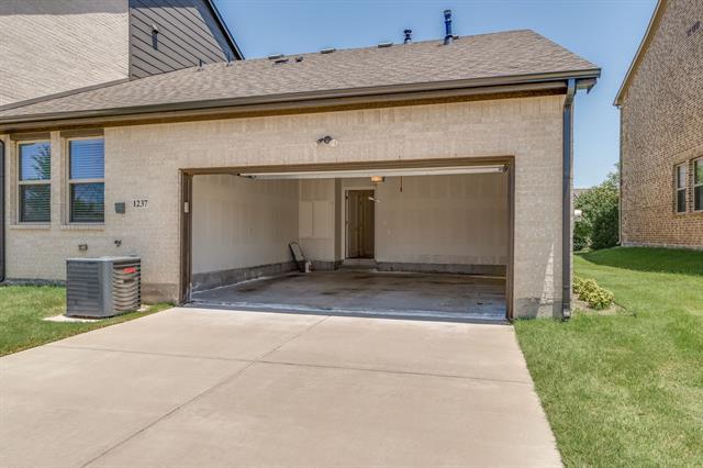 Building Photo - 1237 Pebblebrook Dr