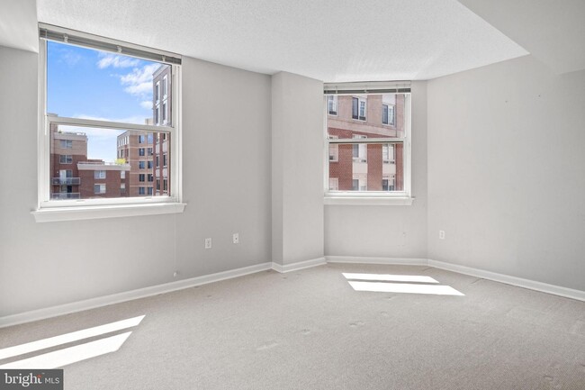 Building Photo - 880 N Pollard St