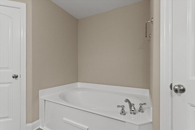 Building Photo - 6608 Lizzie Ln SE