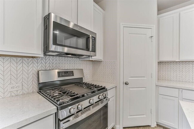 Building Photo - 704 Ocean Palms Dr
