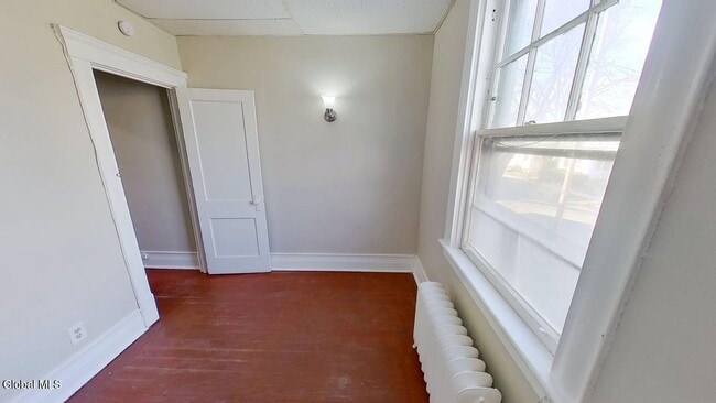 Building Photo - 566 Park Ave