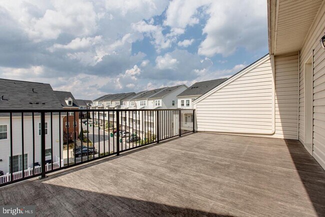 Building Photo - 7201 Thackley Way