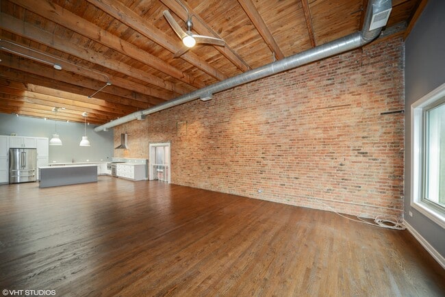 Primary Photo - 1141 W Madison St
