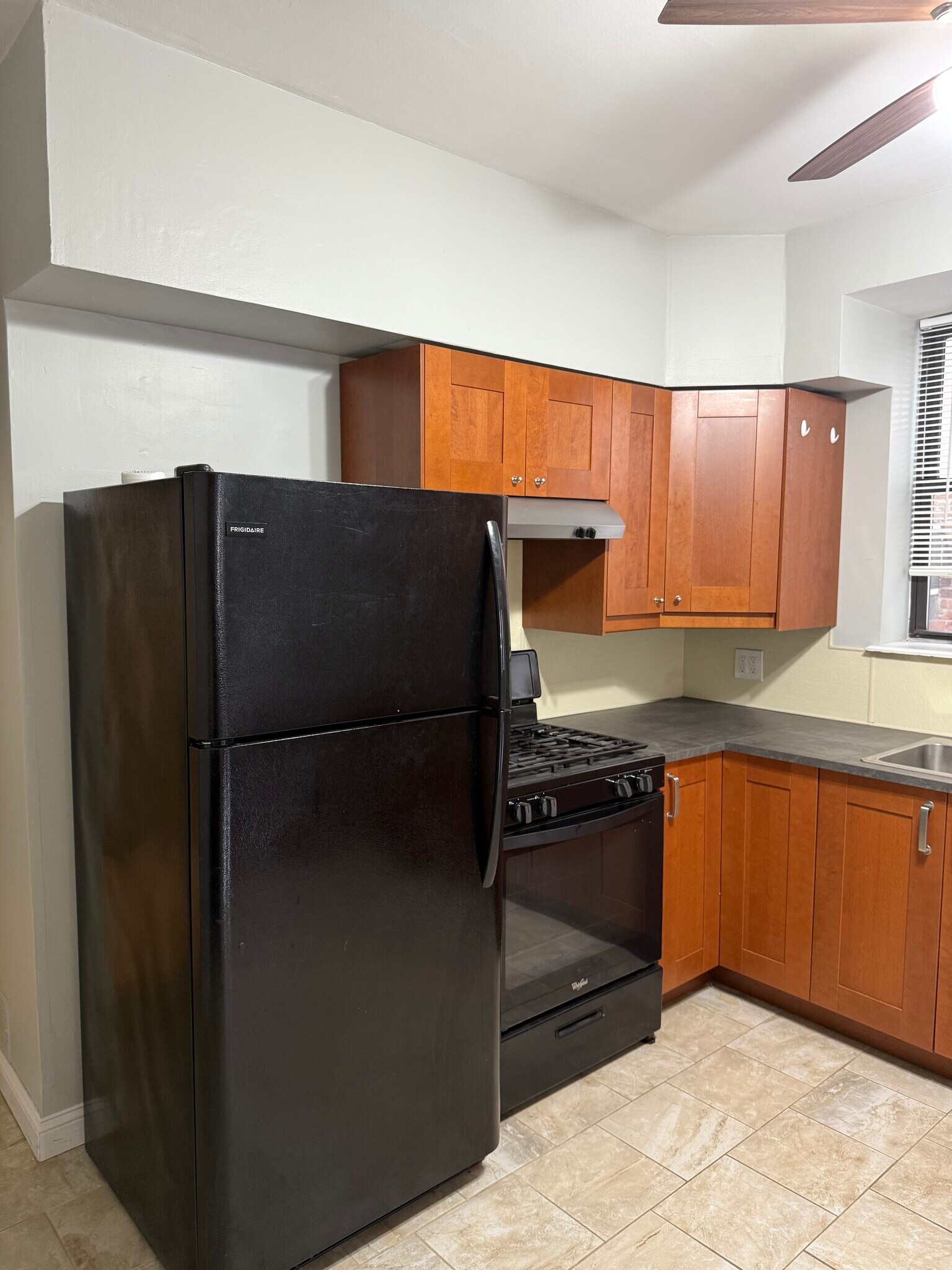 Building Photo - 1217 Snyder Ave