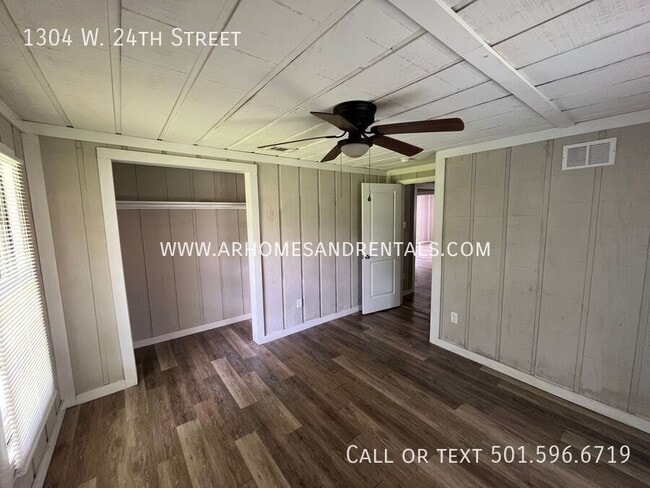 Building Photo - 1304 W 24th St