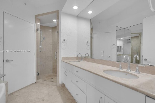 Building Photo - 715 Crandon Blvd