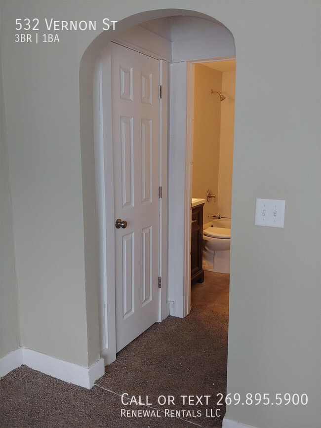 Building Photo - 532 Vernon St